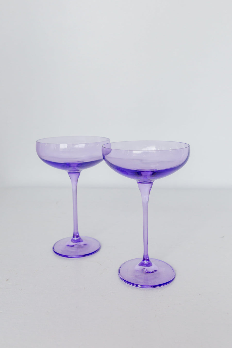 Lavender-themed setting with elegant champagne coupes, perfect for sophisticated celebrations and décor.