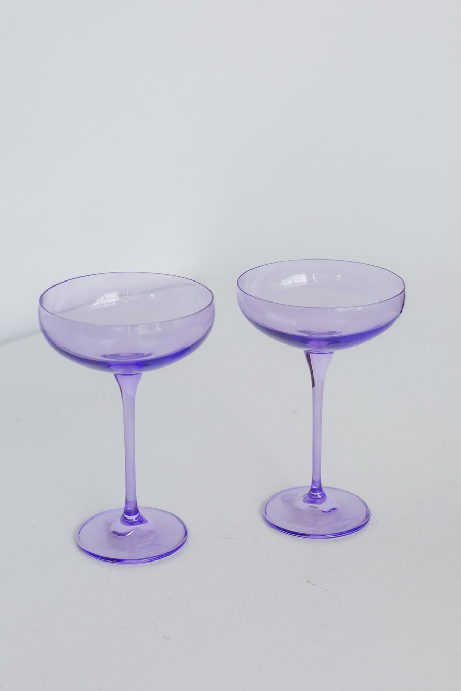 Lavender-themed setting with elegant champagne coupes, perfect for sophisticated celebrations and décor.