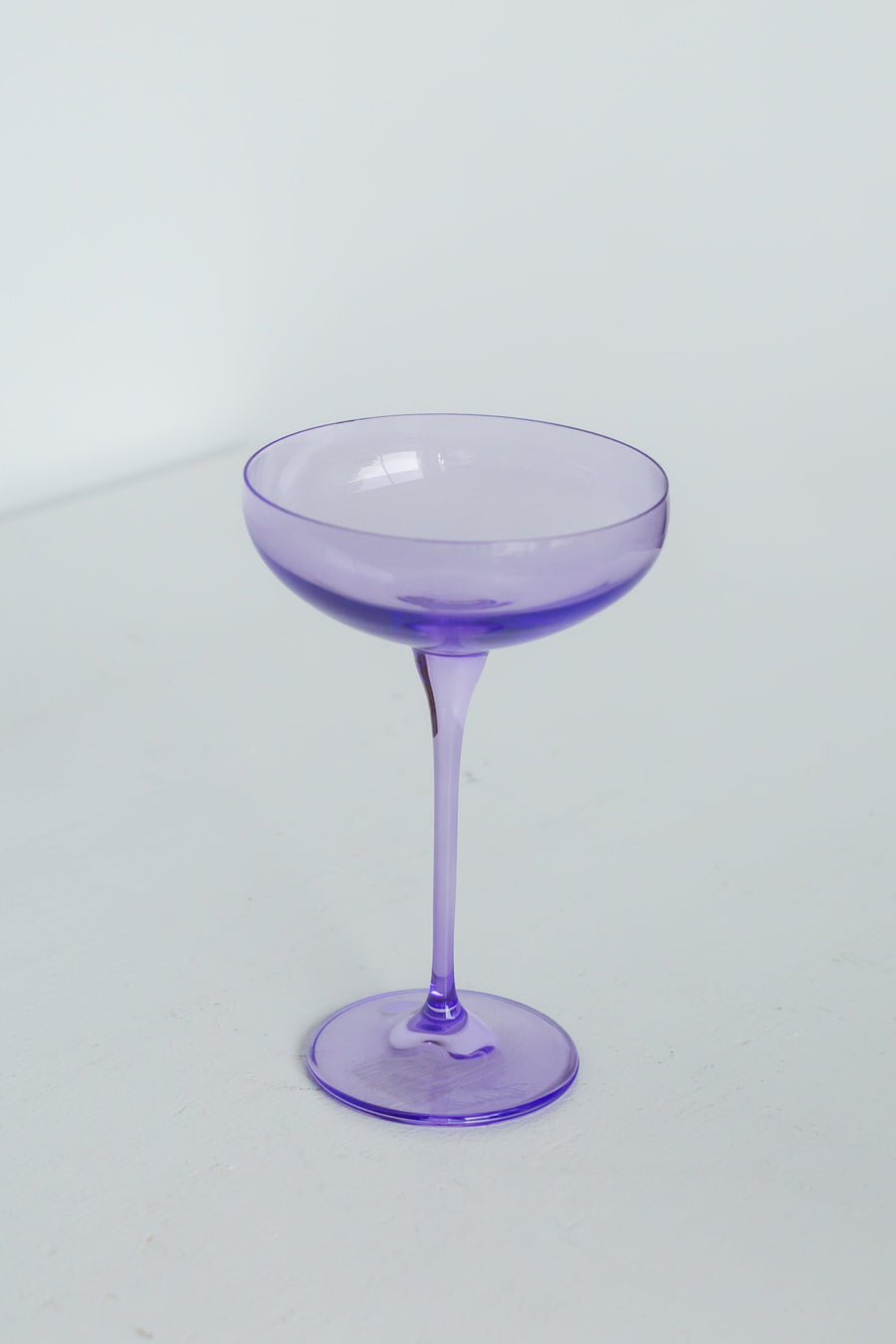 Lavender-themed setting with elegant champagne coupes, perfect for sophisticated celebrations and décor.